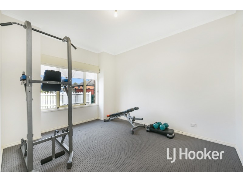 32 Lindsay Crescent, Lynbrook VIC 3975