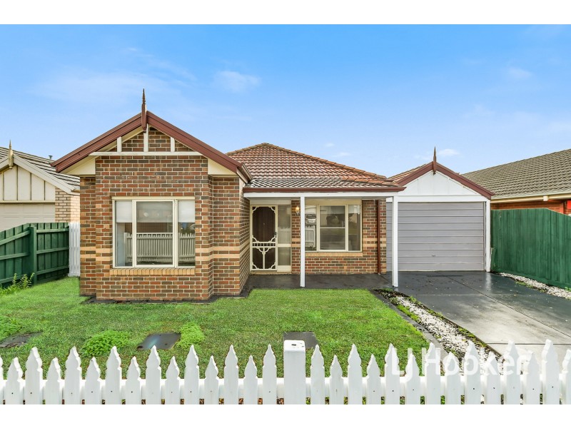 32 Lindsay Crescent, Lynbrook VIC 3975
