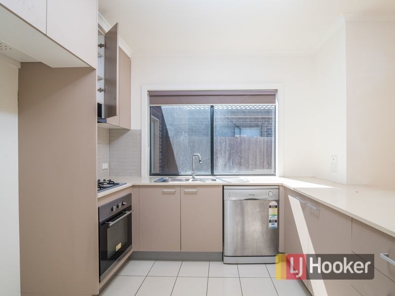 8/21 Kingfisher Drive, Doveton VIC 3177