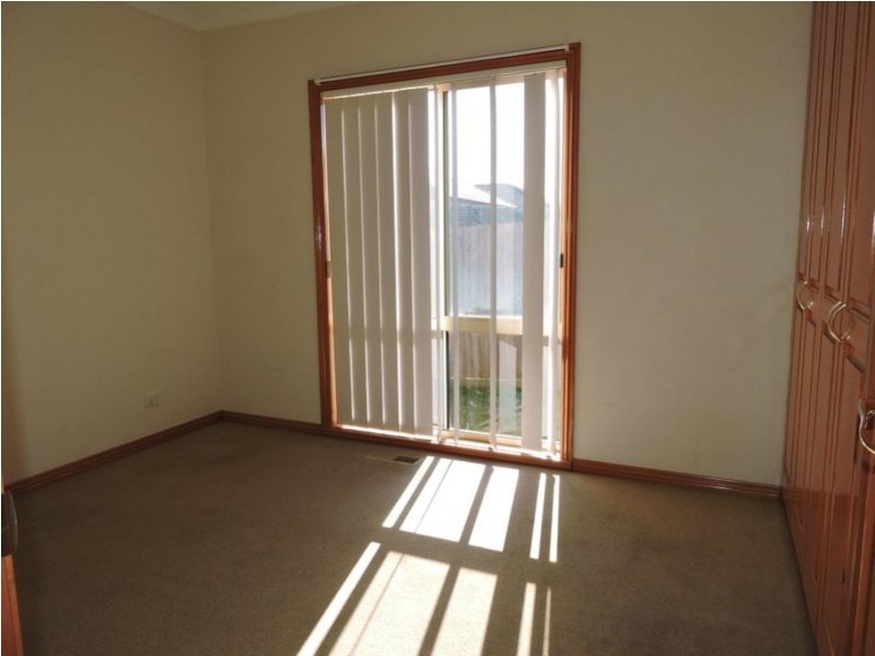 77 Aylmer Drive, Lynbrook VIC 3975