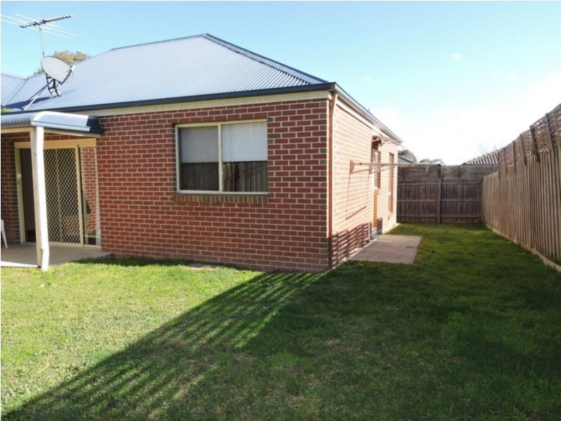 77 Aylmer Drive, Lynbrook VIC 3975