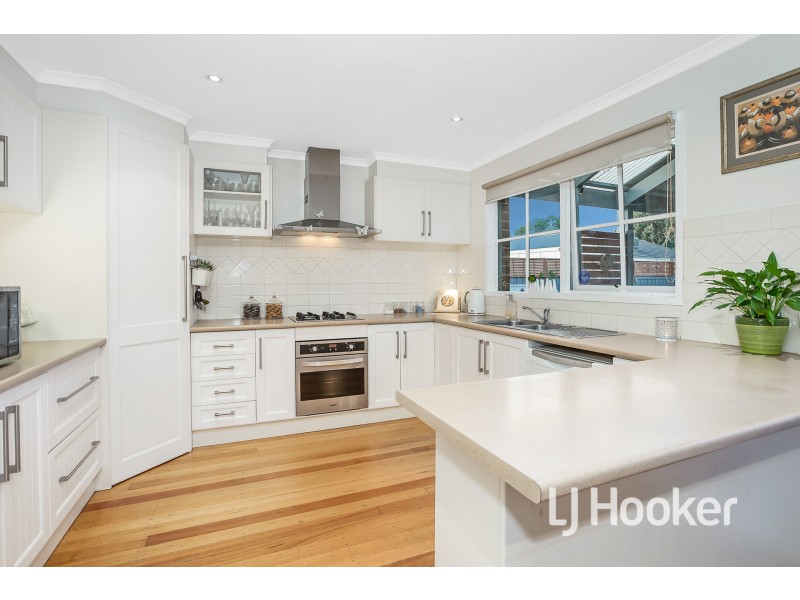 8 Lindsay Crescent, Lynbrook VIC 3975