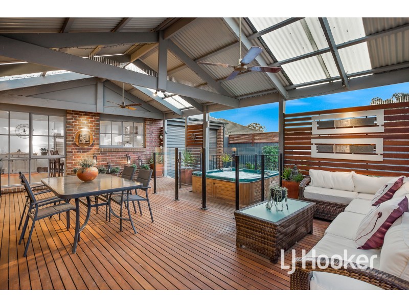 8 Lindsay Crescent, Lynbrook VIC 3975