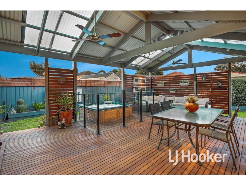 8 Lindsay Crescent, Lynbrook VIC 3975