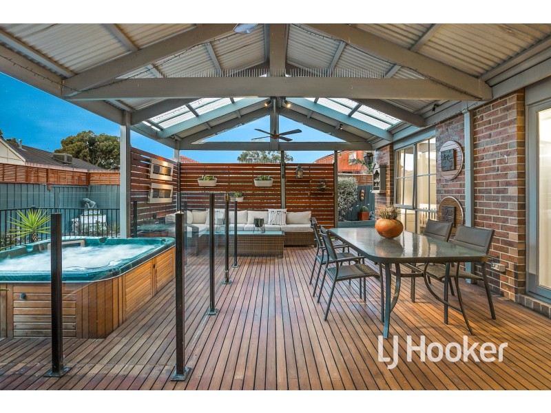 8 Lindsay Crescent, Lynbrook VIC 3975