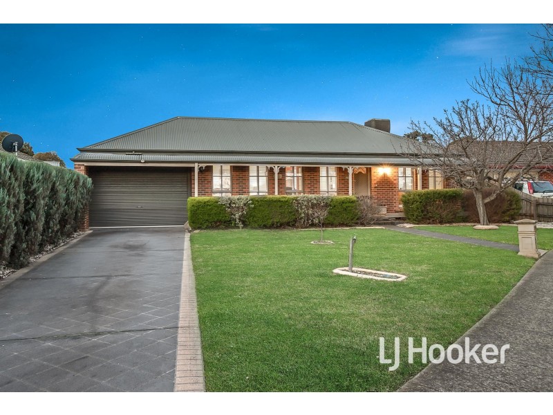 8 Lindsay Crescent, Lynbrook VIC 3975