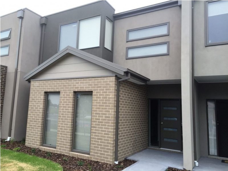 75 Fiorelli Boulevard, Cranbourne East VIC 3977