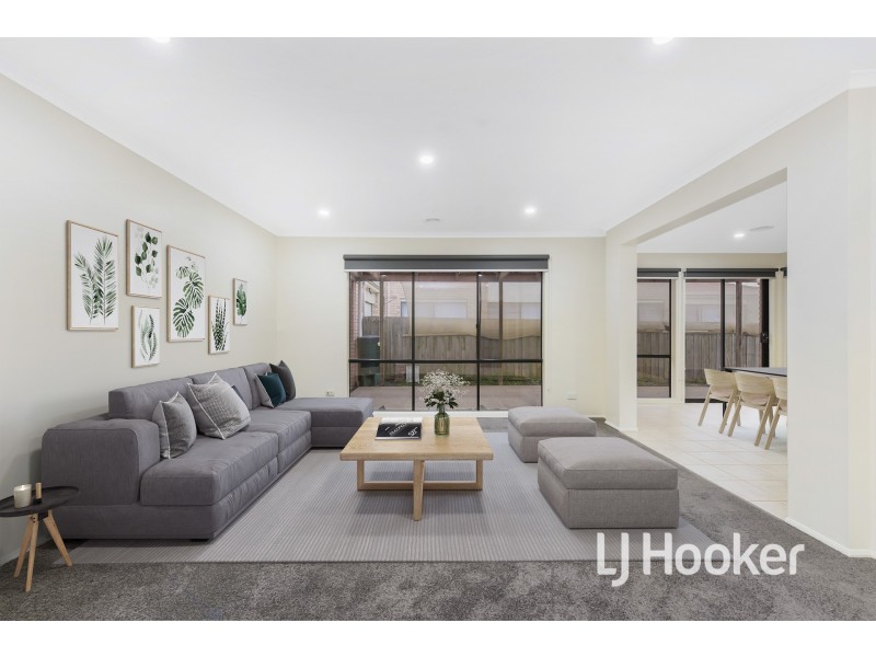 30 Central Park Way, Cranbourne West VIC 3977