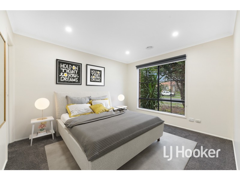 30 Central Park Way, Cranbourne West VIC 3977