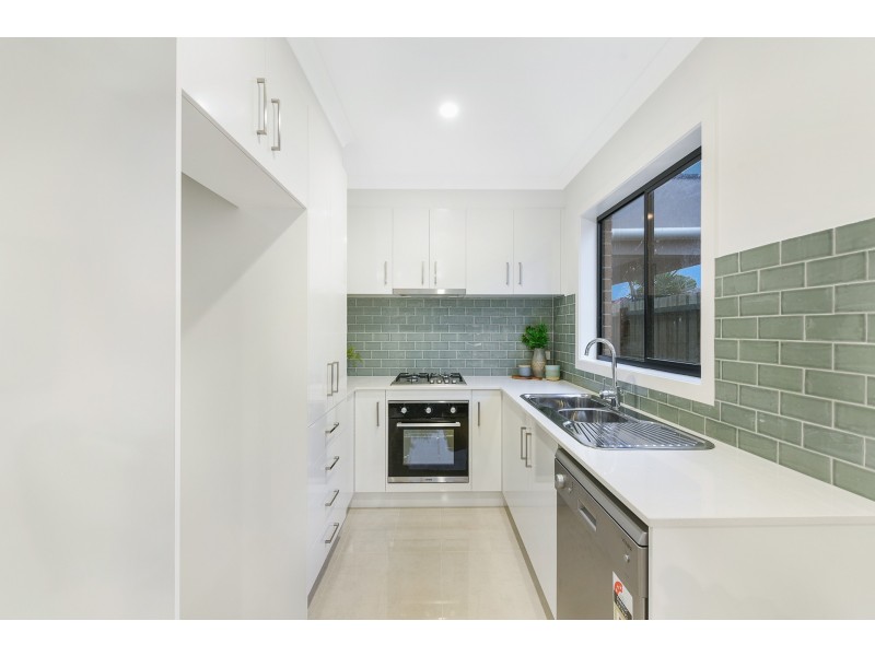 30-32 Parkland Avenue, Hampton Park VIC 3976