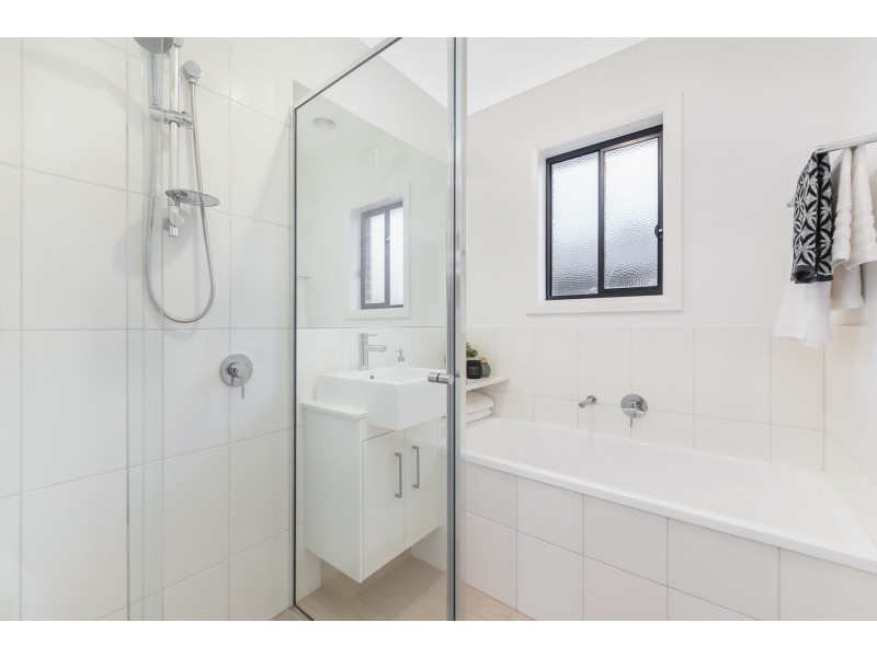 30-32 Parkland Avenue, Hampton Park VIC 3976