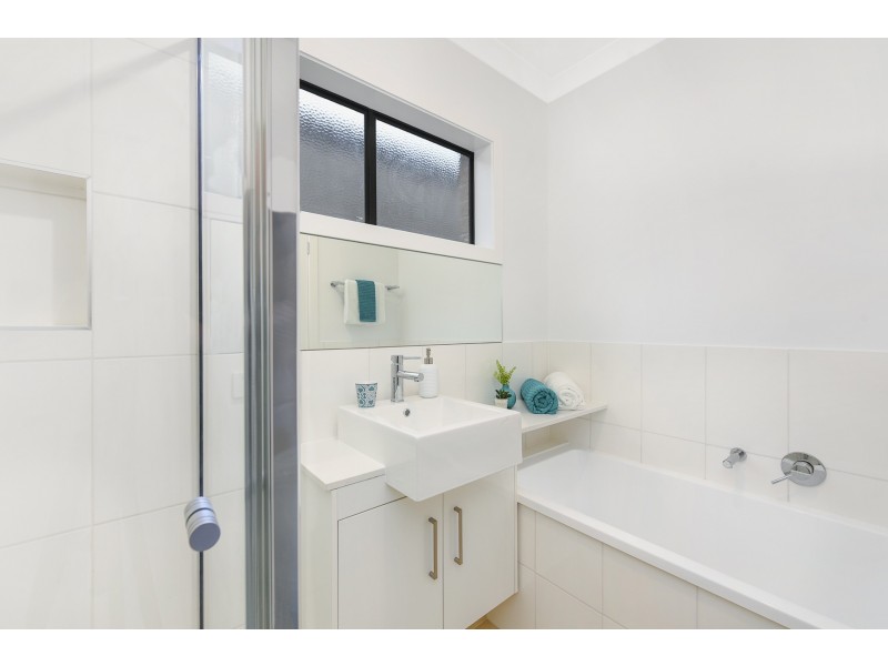 30-32 Parkland Avenue, Hampton Park VIC 3976