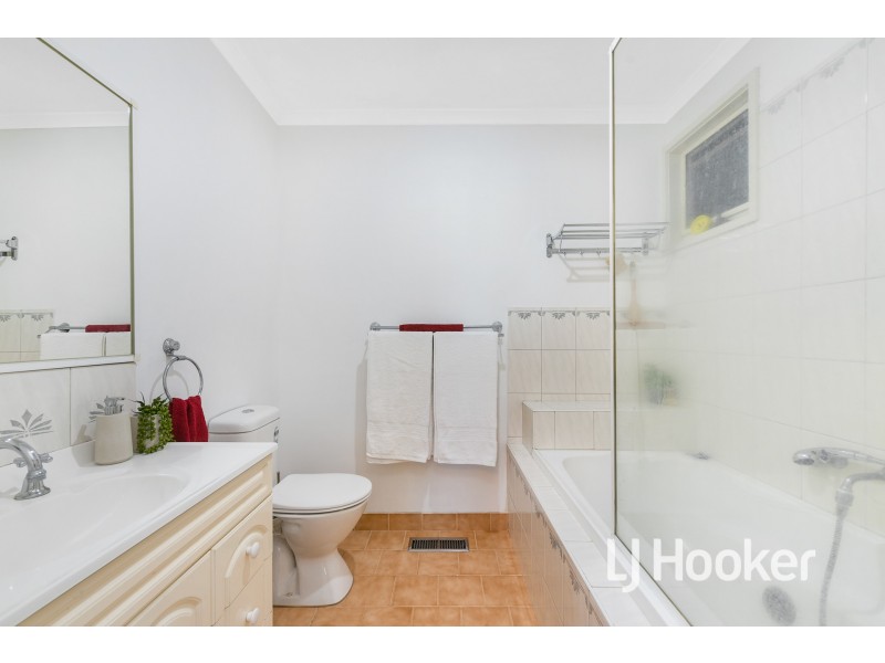 7 Ravensthorpe Crescent, Narre Warren VIC 3805