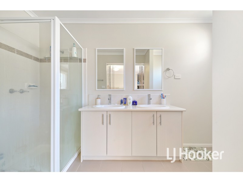 49 Tomasetti Crescent, Narre Warren VIC 3805