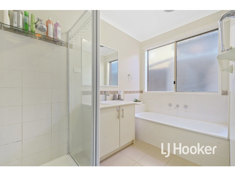 49 Tomasetti Crescent, Narre Warren VIC 3805