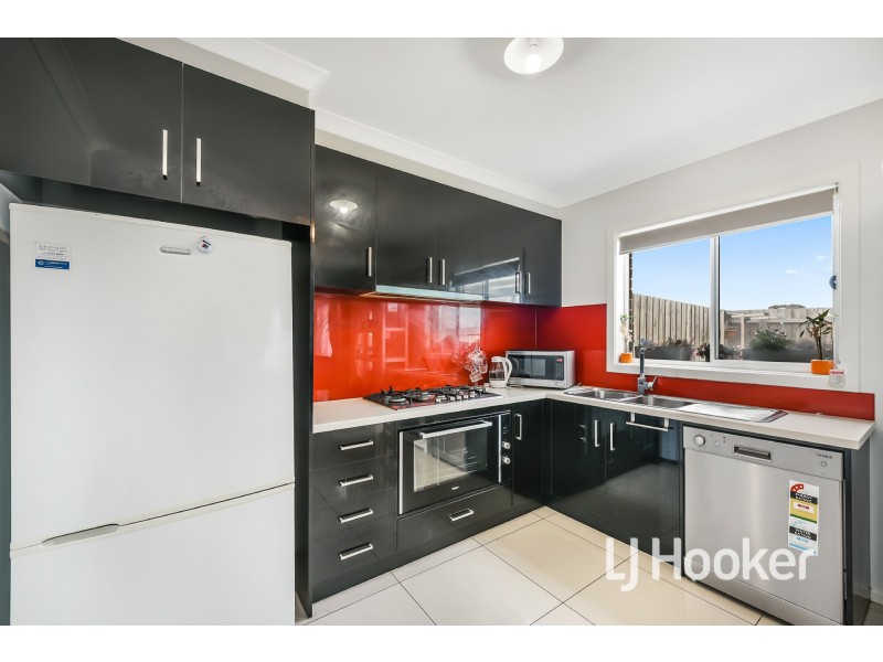 49 Sallys Run, Hampton Park VIC 3976