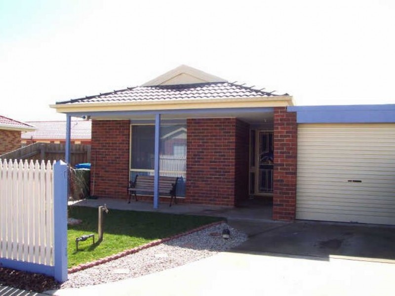 18 Oakman Way, Hampton Park VIC 3976