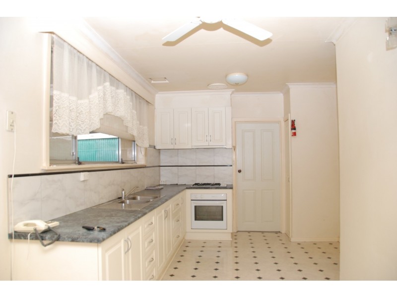 16 The Fairway, Hampton Park VIC 3976