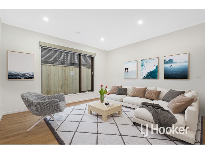 27 Merrin Circuit, Clyde North VIC 3978