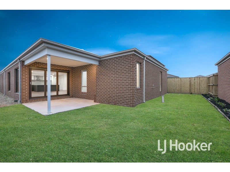 27 Merrin Circuit, Clyde North VIC 3978