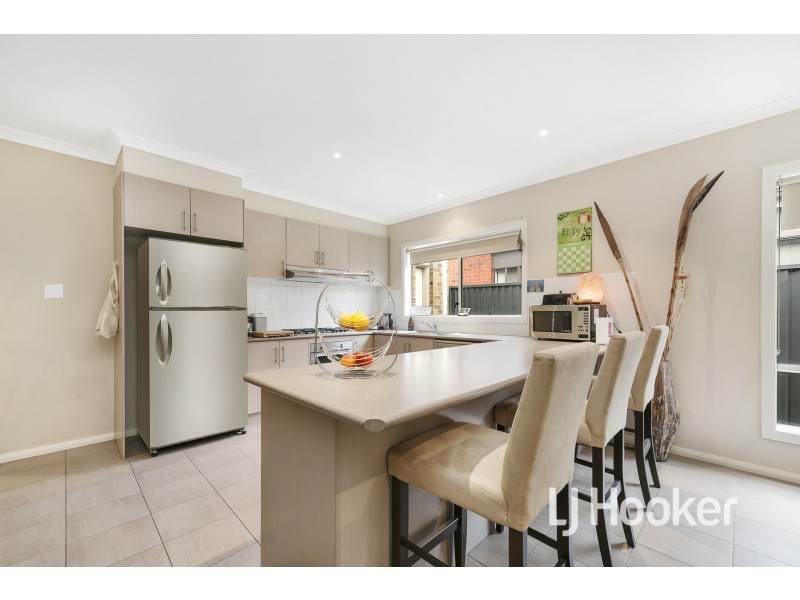 7 Fairchild Place, Pakenham VIC 3810
