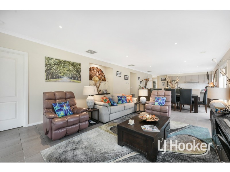 7 Fairchild Place, Pakenham VIC 3810