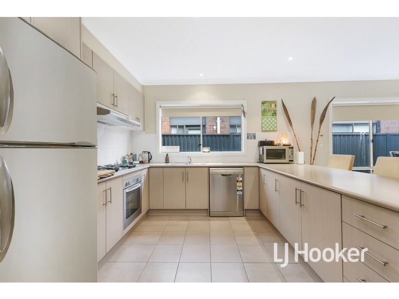 7 Fairchild Place, Pakenham VIC 3810