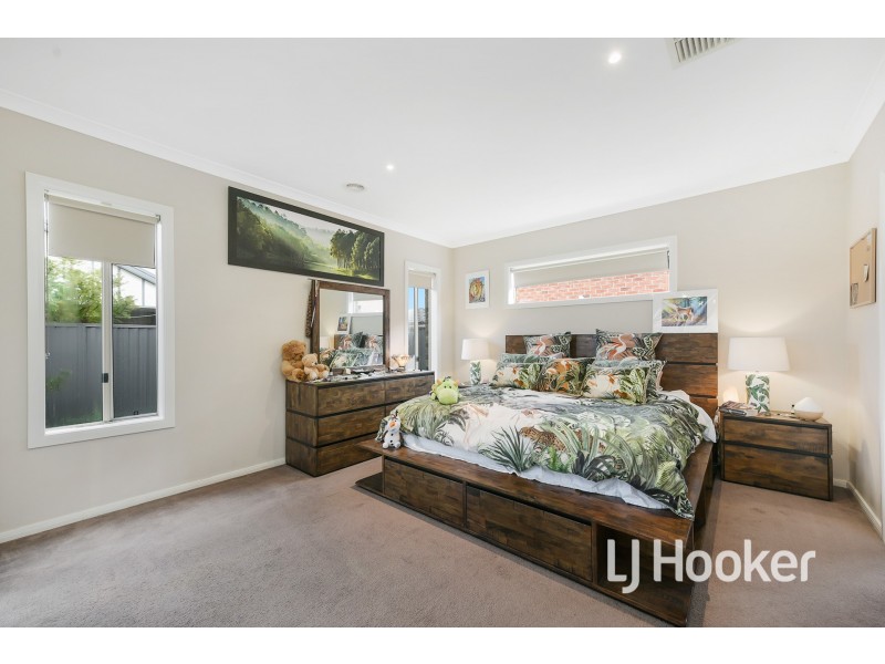 7 Fairchild Place, Pakenham VIC 3810