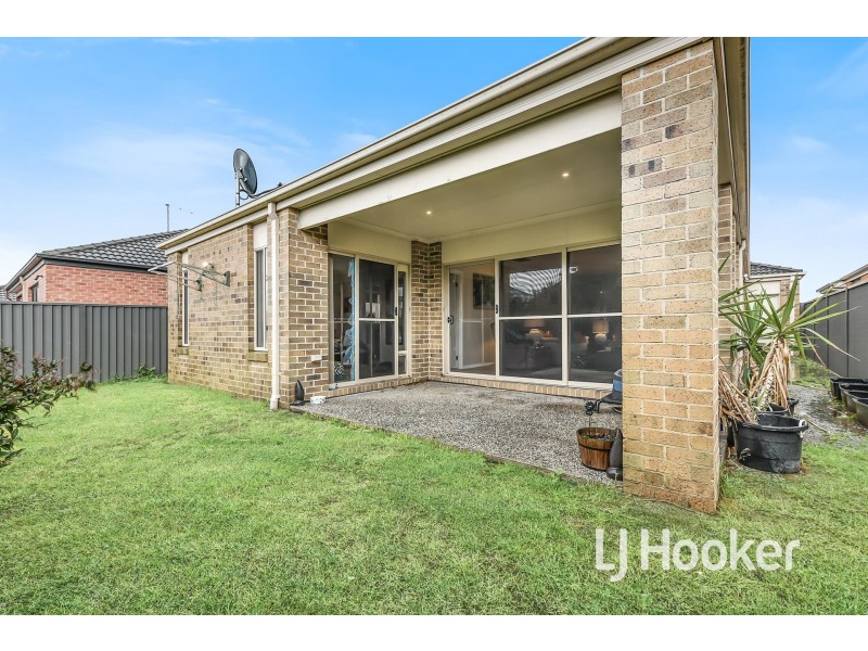 7 Fairchild Place, Pakenham VIC 3810