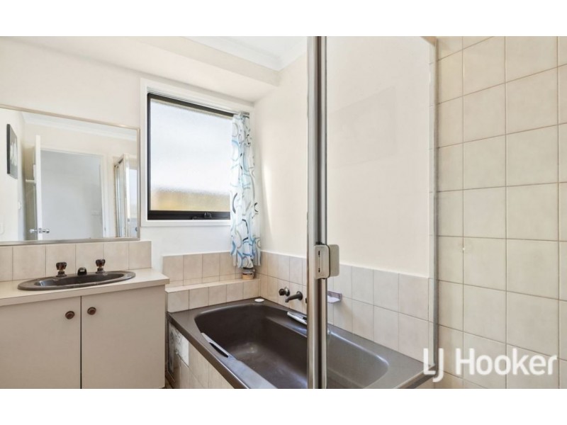 1/1 Daniher Close, Berwick VIC 3806