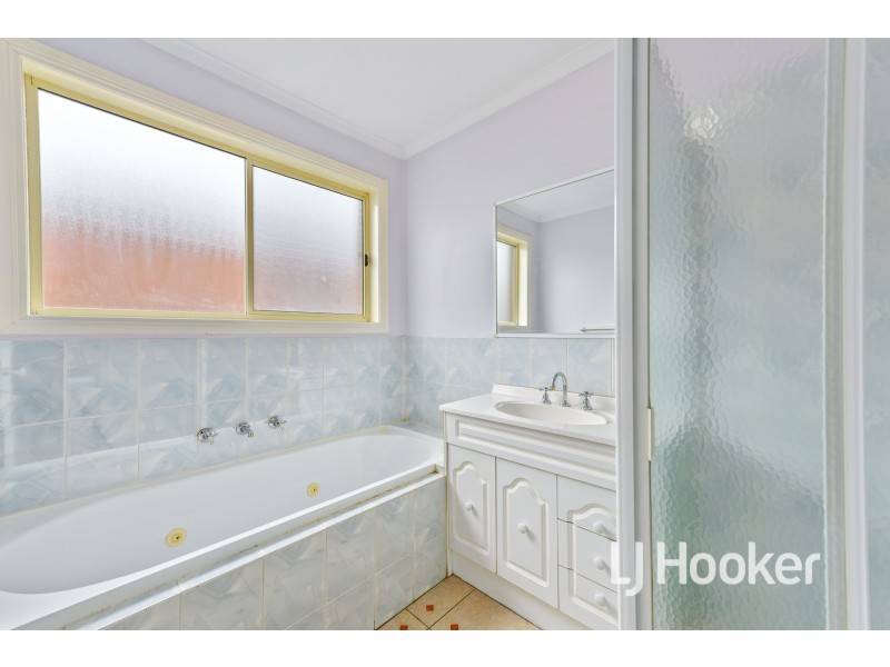 6 Stream Walk, Hallam VIC 3803