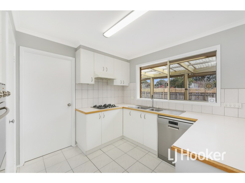 4 Rowen Court, Cranbourne North VIC 3977