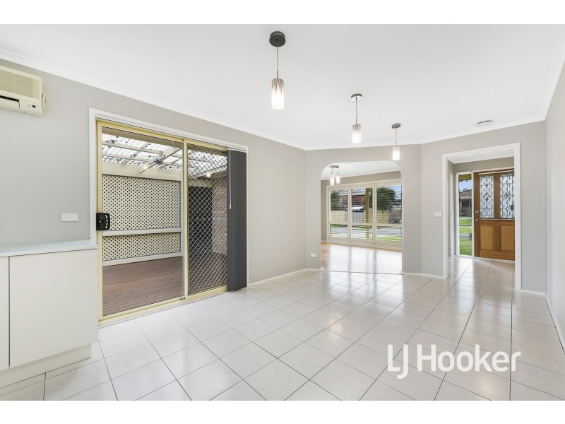 4 Rowen Court, Cranbourne North VIC 3977