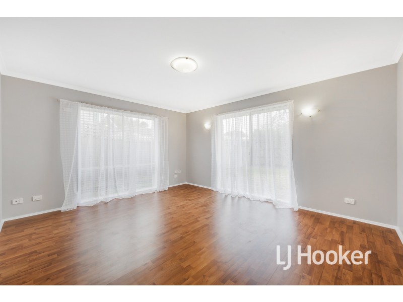 4 Rowen Court, Cranbourne North VIC 3977