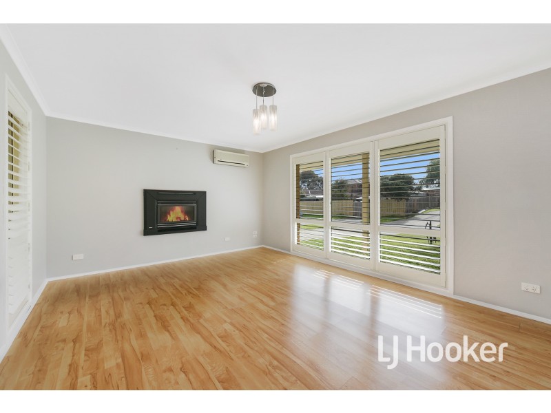 4 Rowen Court, Cranbourne North VIC 3977