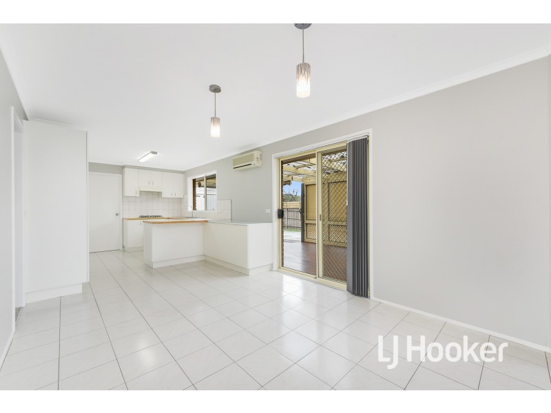 4 Rowen Court, Cranbourne North VIC 3977