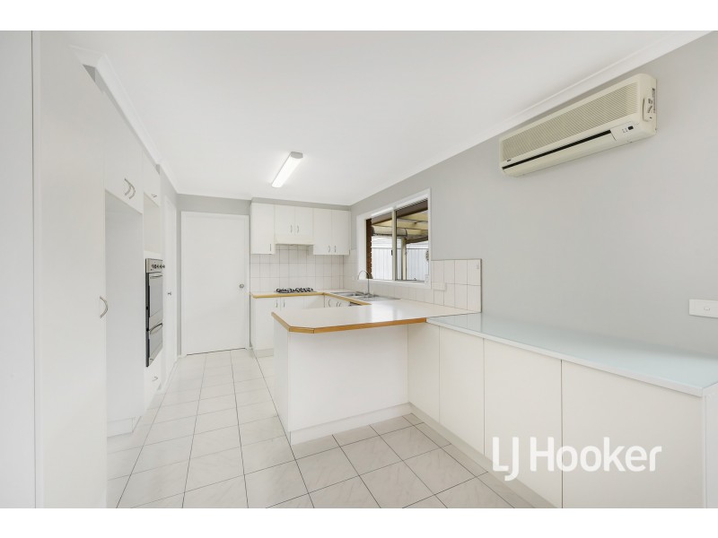 4 Rowen Court, Cranbourne North VIC 3977