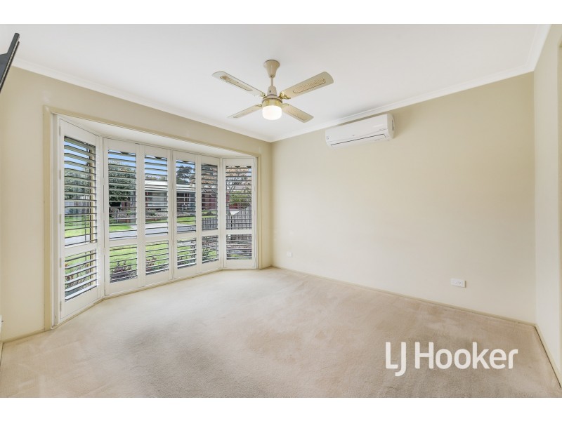 4 Rowen Court, Cranbourne North VIC 3977