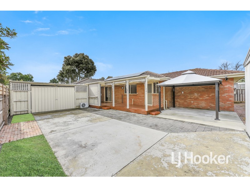 4 Rowen Court, Cranbourne North VIC 3977