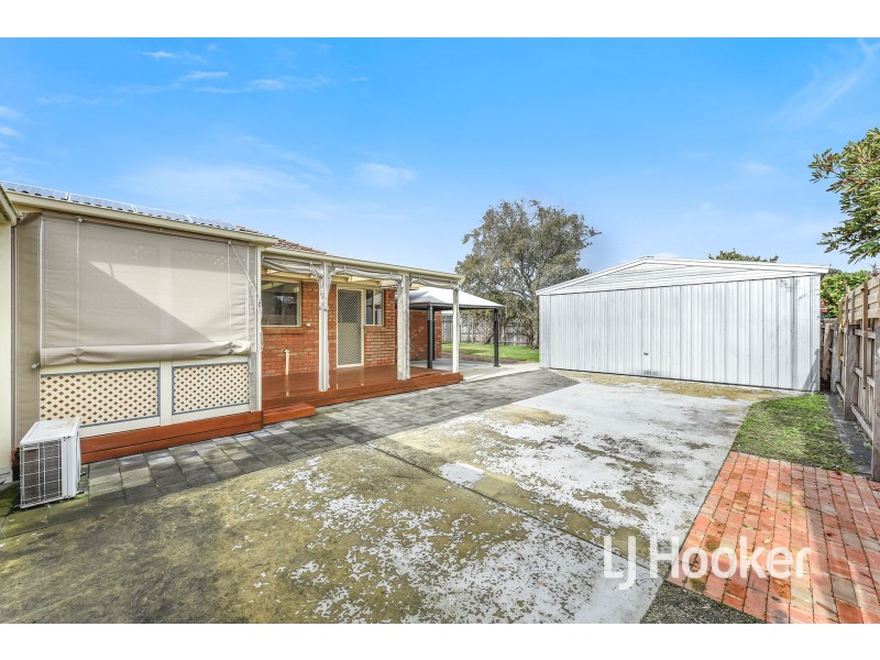 4 Rowen Court, Cranbourne North VIC 3977