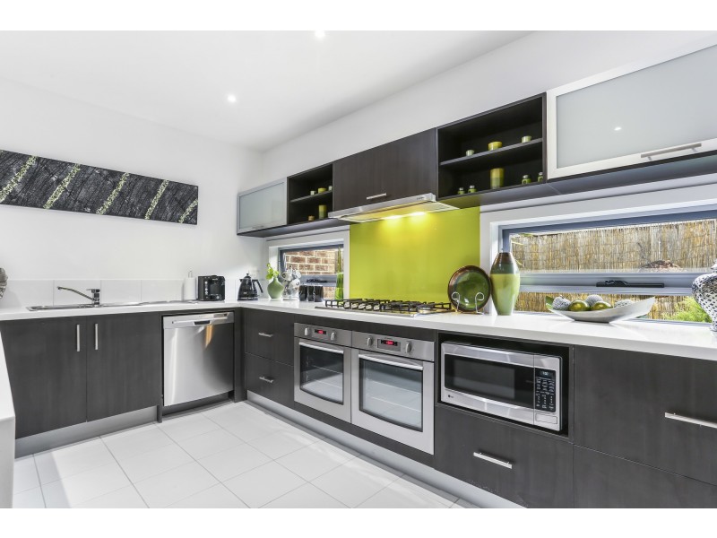 6 Black Caesar Drive, Cranbourne East VIC 3977