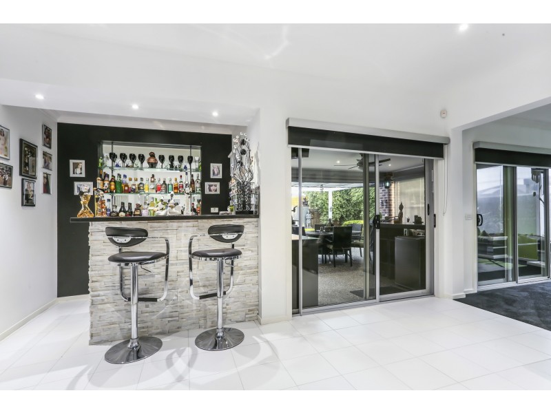 6 Black Caesar Drive, Cranbourne East VIC 3977