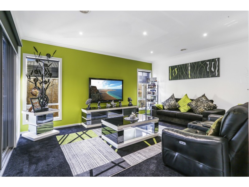 6 Black Caesar Drive, Cranbourne East VIC 3977