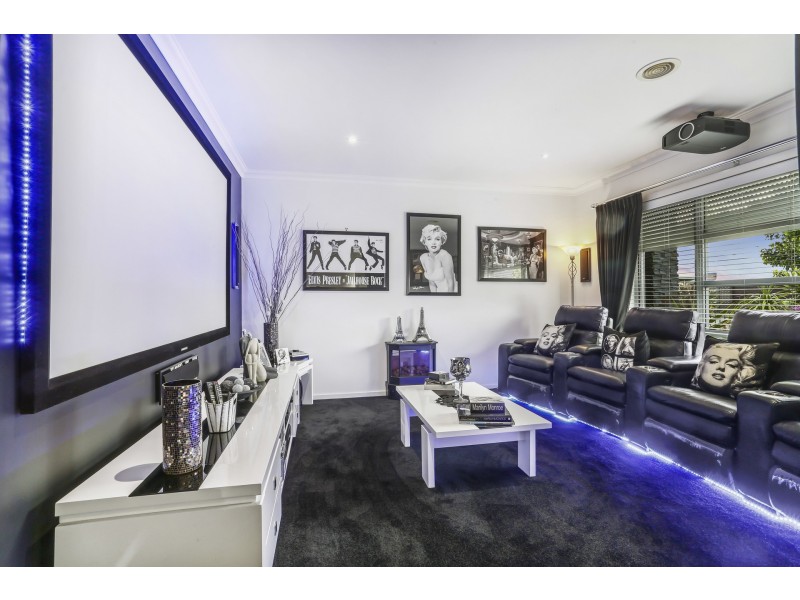 6 Black Caesar Drive, Cranbourne East VIC 3977