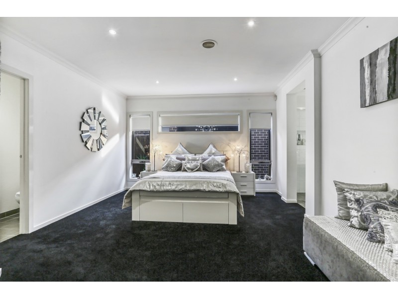 6 Black Caesar Drive, Cranbourne East VIC 3977