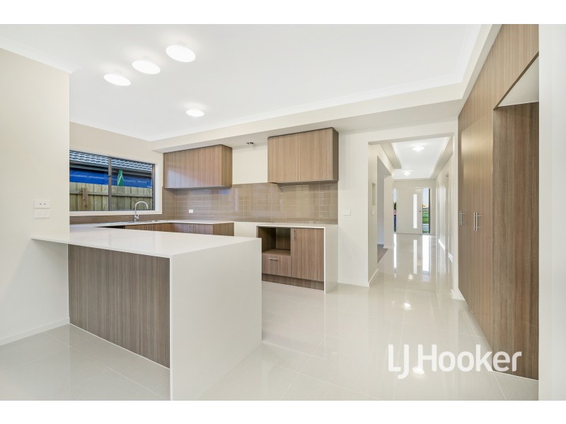 3 Camaro Drive, Cranbourne East VIC 3977