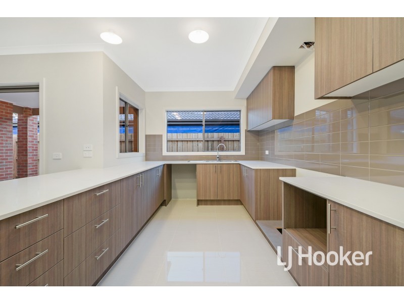 3 Camaro Drive, Cranbourne East VIC 3977