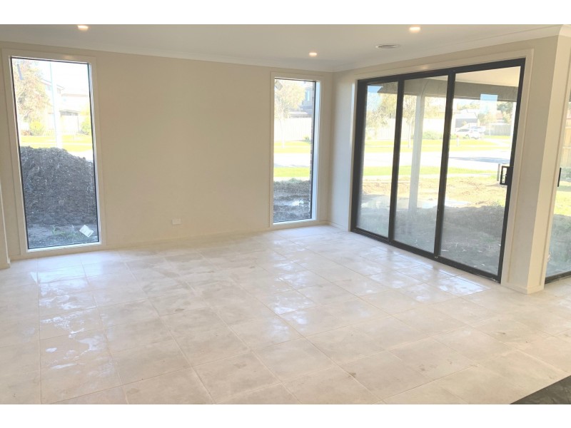 3 Camaro Drive, Cranbourne East VIC 3977