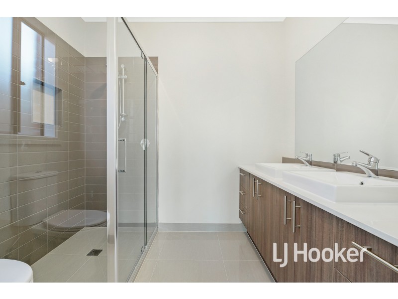 3 Camaro Drive, Cranbourne East VIC 3977