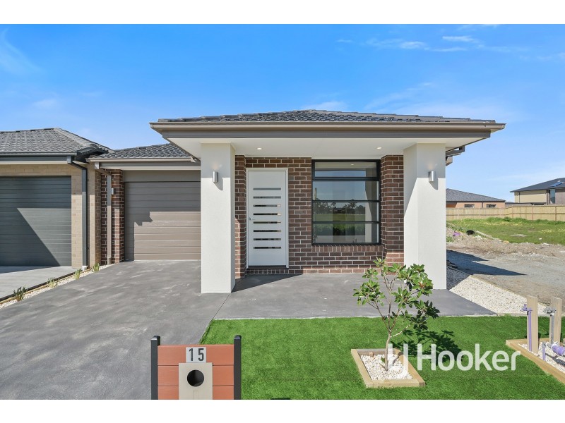 15 Orleana Way, Clyde North VIC 3978